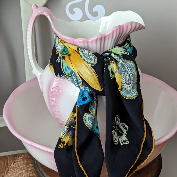 Vintage Vittorio 100% Italian made Silk Butterfly Scarf - Picture 8 of 10